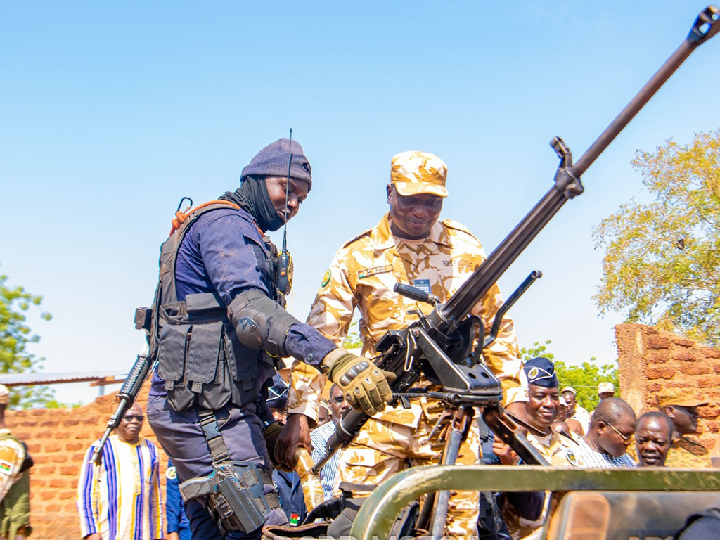 Burkina Faso : Engagement et dévouement – Le Ministre Mahamadou SANA, aux côtés des Forces de Défense et de Sécurité
