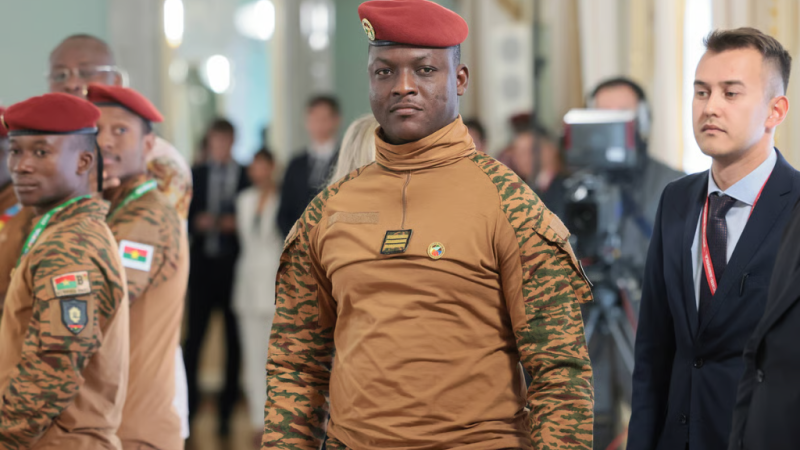 Burkina Faso : Le Politique IB Traoré, le cauchemar des valets et des nostalgiques de l’empire