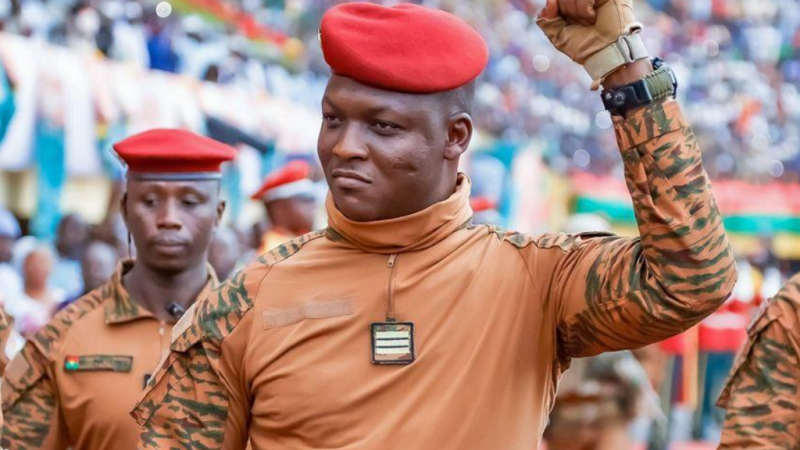 AES : Pourquoi la « Contagion de la Dignité » d’Ibrahim Traoré affole-t-elle les valets de l’empire ?