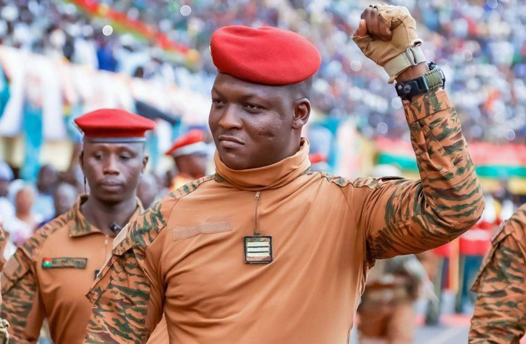 AES : Pourquoi la « Contagion de la Dignité » d’Ibrahim Traoré affole-t-elle les valets de l’empire ?