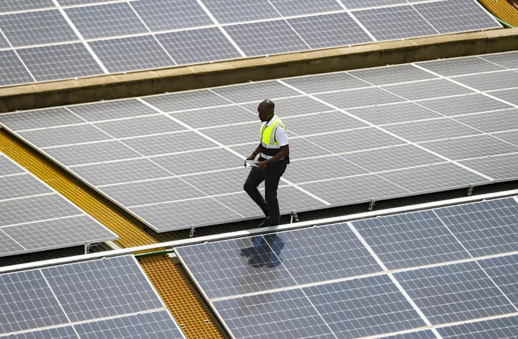 Afrique : Face à l’importation massive du solaire chinois, le grand défi de la production locale